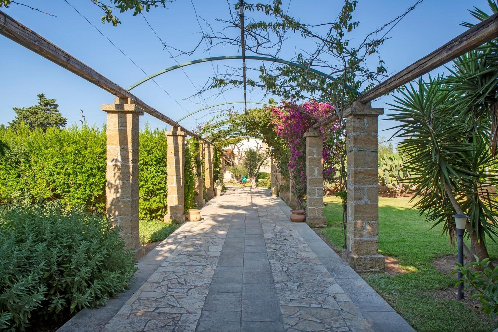 Masseria L'Uliveto Agri Resort Otranto Exterior photo
